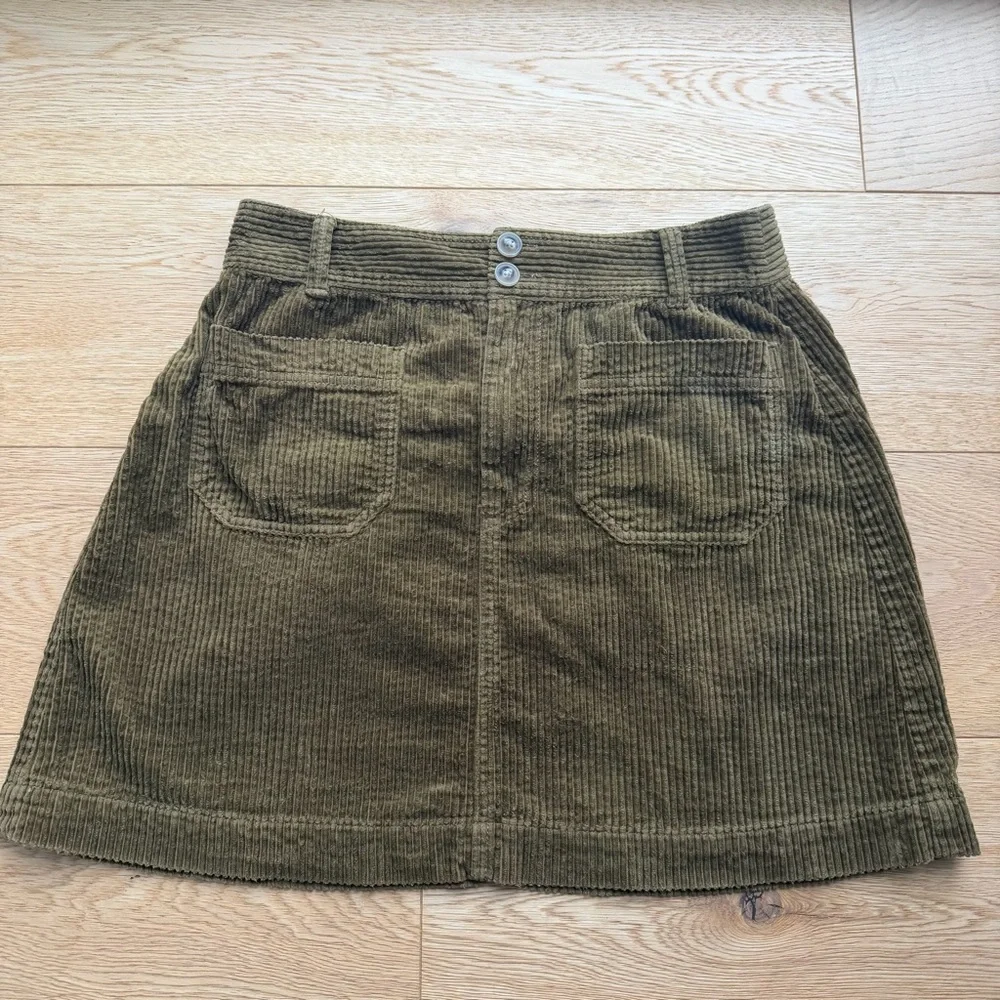 Madewell Corduroy A-Line Front pocket Mini Skirt front  in Olive  Green - 4 - Picture 4 of 13